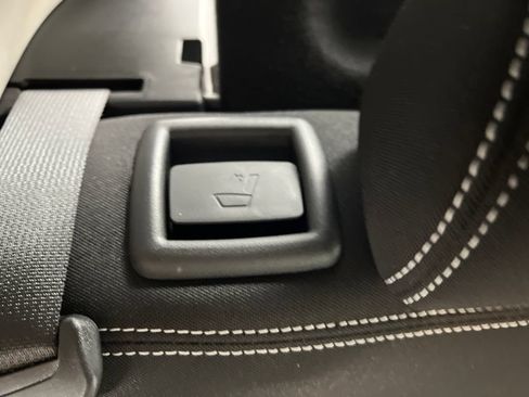 Used 2025 Hyundai Venue SEL FWD image 23