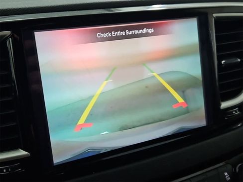 Used 2024 Chrysler Pacifica Touring-L image 29