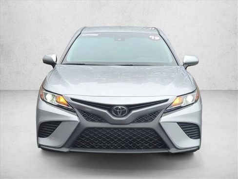 Used 2019 Toyota Camry SE image 2