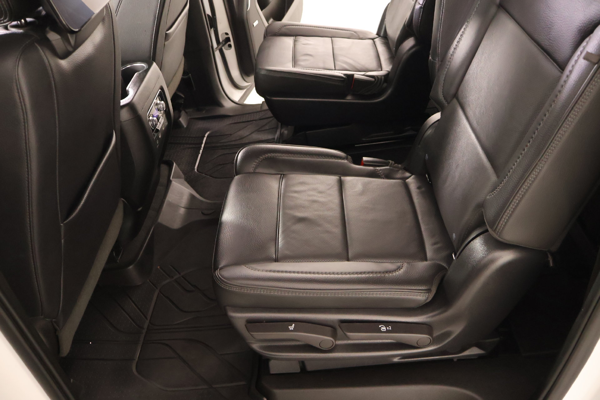 Used 2023 GMC Yukon XL Denali w/ Advanced Technology Package AWD/4WD image 13