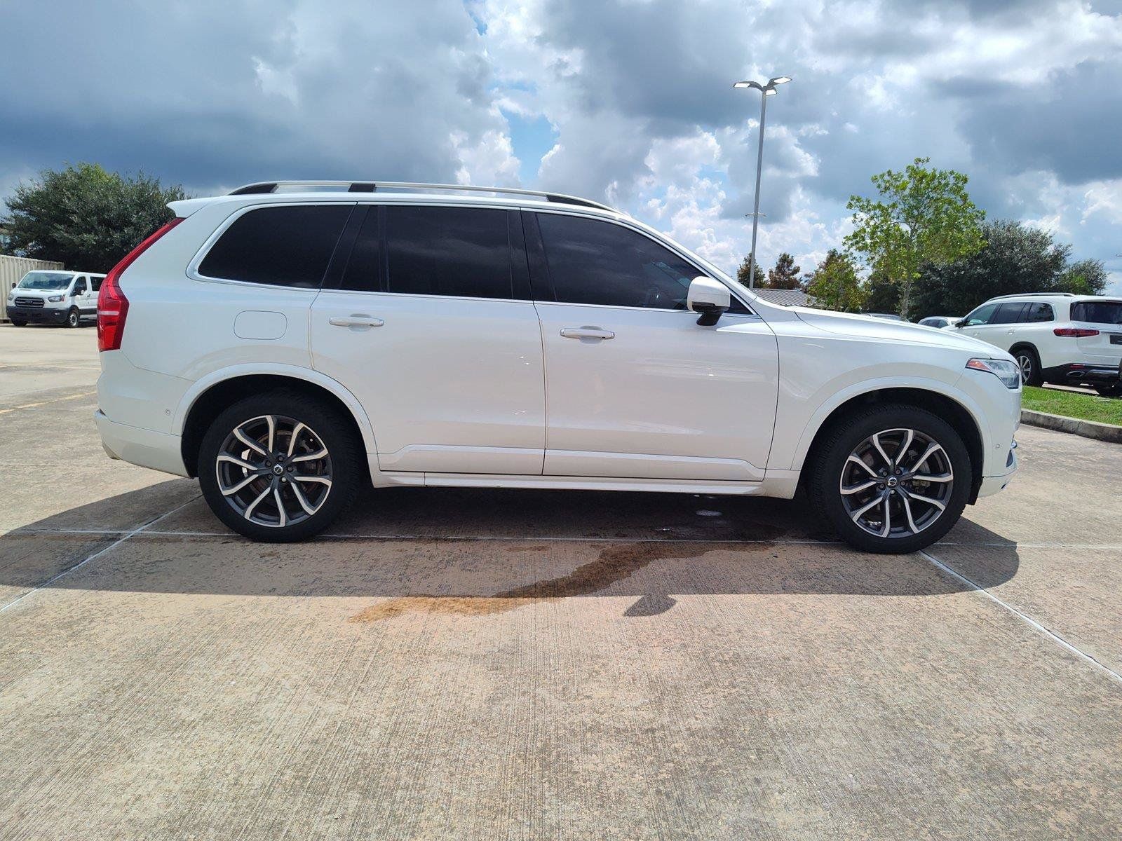 Used 2018 Volvo XC90 T6 Momentum w/ Convenience Package AWD/4WD image 9