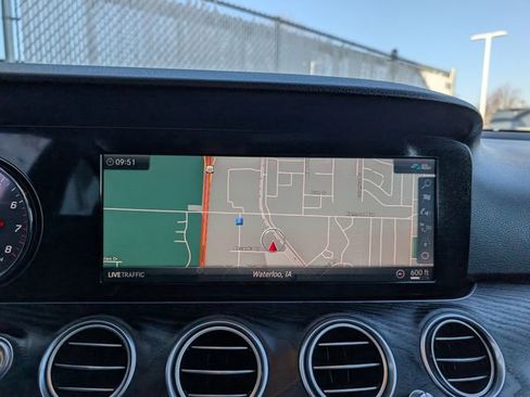 Used 2019 Mercedes-Benz E 300 4MATIC image 4