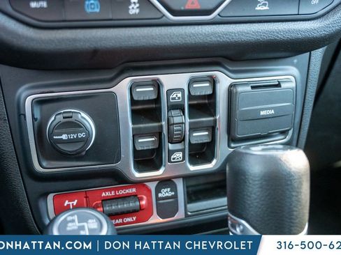 Used 2024 Jeep Wrangler Unlimited image 11