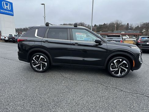 Used 2022 Mitsubishi Outlander ES image 3