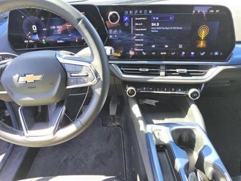 Used 2024 Chevrolet Equinox EV LT image 6