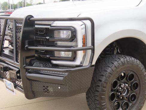 Used 2024 Ford F250 4x4 Crew Cab Super Duty image 3