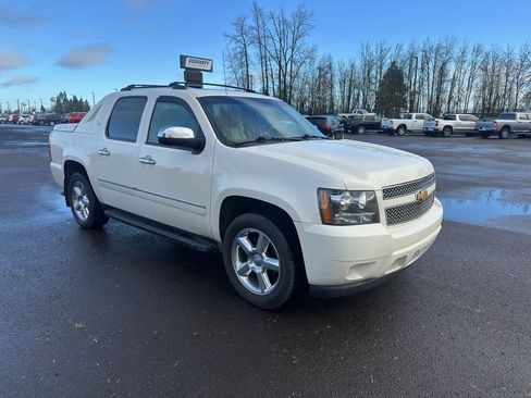 Used 2012 Chevrolet Avalanche LTZ image 9