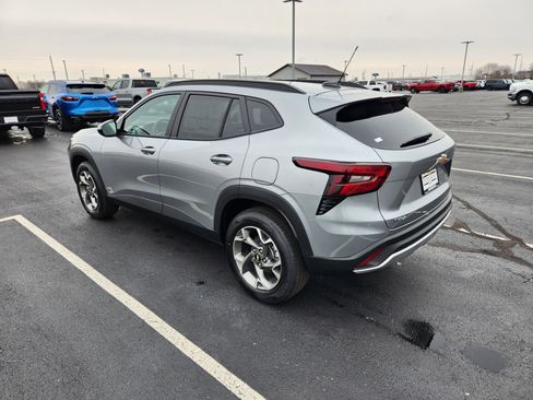 New 2026 Chevrolet Trax LT w/ Sunroof Package image 3