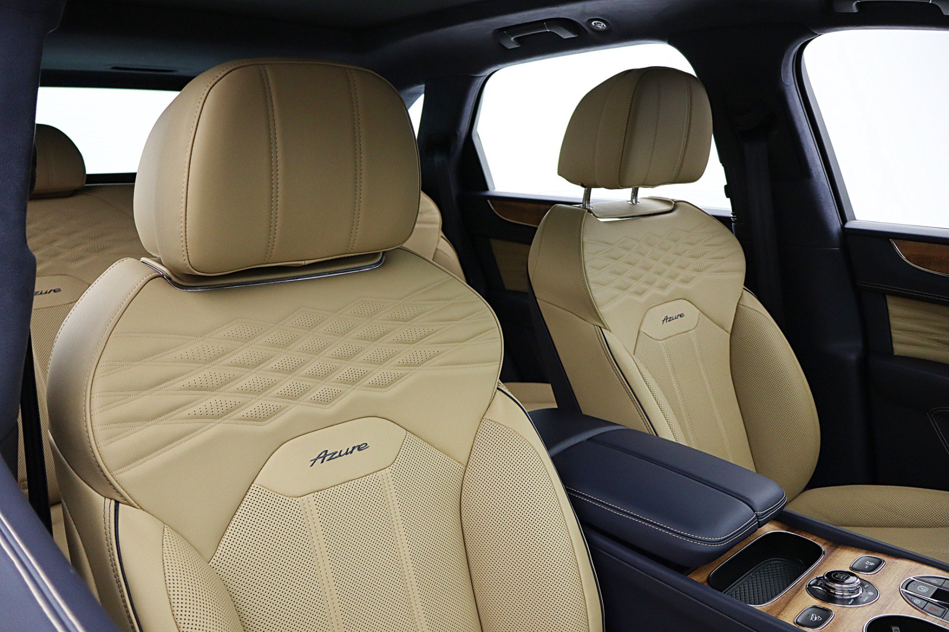 Used 2025 Bentley Bentayga AWD/4WD image 35
