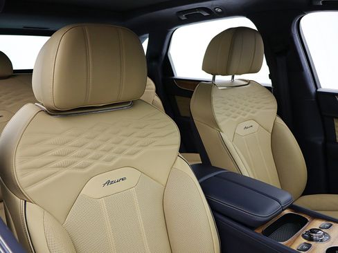 Used 2025 Bentley Bentayga AWD/4WD image 35