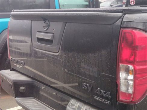Used 2020 Nissan Frontier SV w/ Midnight Edition Floor Mats image 5