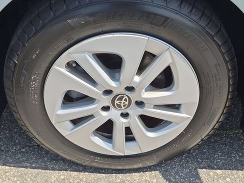 Used 2016 Toyota Prius Two FWD image 12