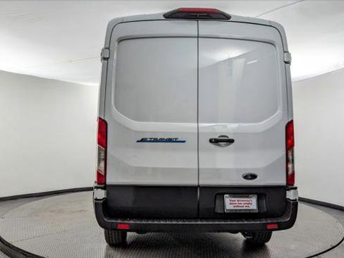 Used 2022 Ford E-Transit Medium Roof image 6