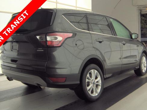 Used 2017 Ford Escape SE FWD image 3