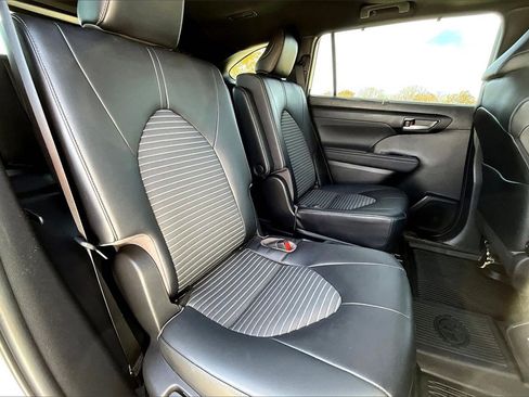 Used 2023 Toyota Highlander XSE image 22