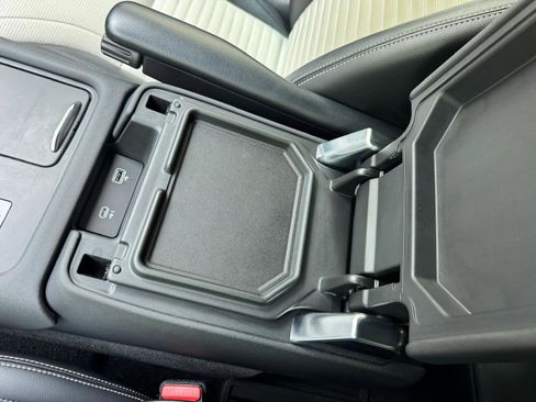 Used 2021 Land Rover Discovery S R-Dynamic image 34