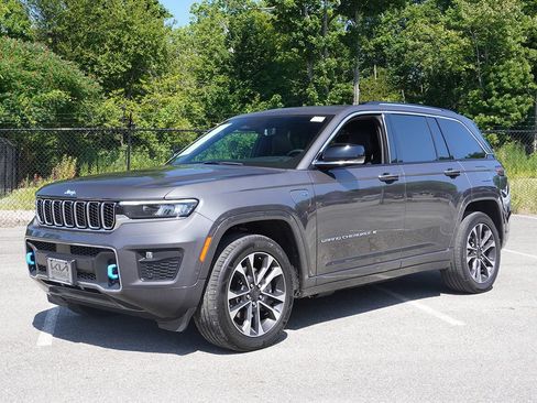 Used 2023 Jeep Grand Cherokee Overland w/ Luxury Tech Group IV AWD/4WD image 13