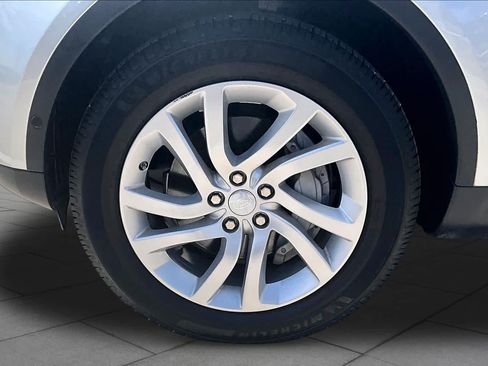 Used 2018 Land Rover Discovery HSE AWD/4WD image 10