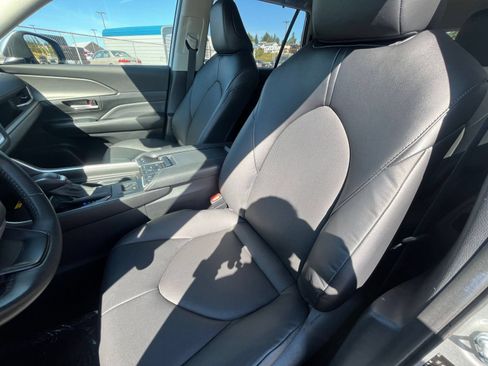 Used 2024 Toyota Grand Highlander AWD image 38