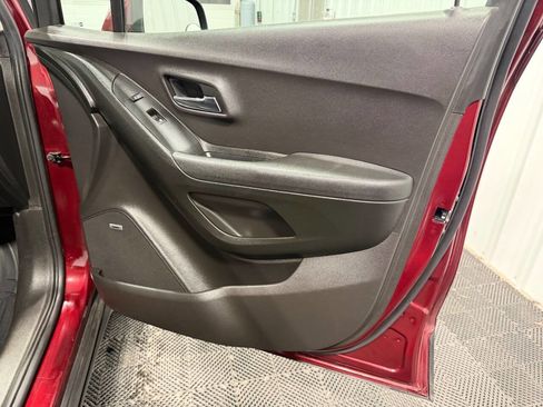 Used 2016 Chevrolet Trax LT w/ LT Sun and Sound Package image 18