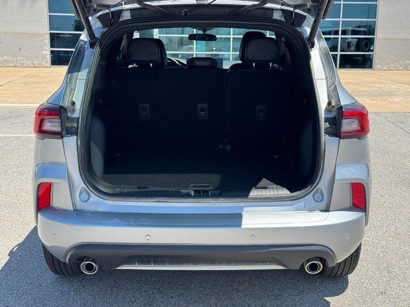 Used 2024 Ford Escape ST-Line w/ Tech Pack #1 FWD image 5