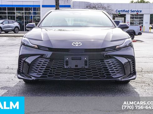 Used 2025 Toyota Camry SE image 12