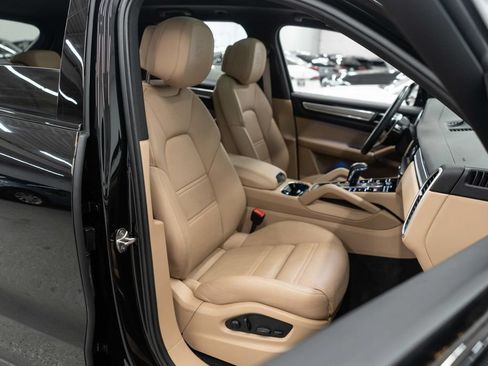 Used 2023 Porsche Cayenne Platinum Edition AWD/4WD image 10