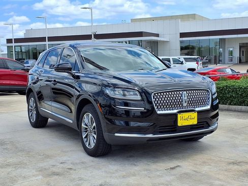 Used 2023 Lincoln Nautilus FWD w/ Premium Package image 7