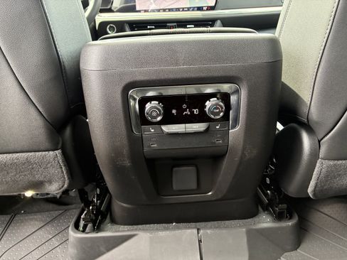 New 2026 Chevrolet Tahoe High Country AWD/4WD image 17