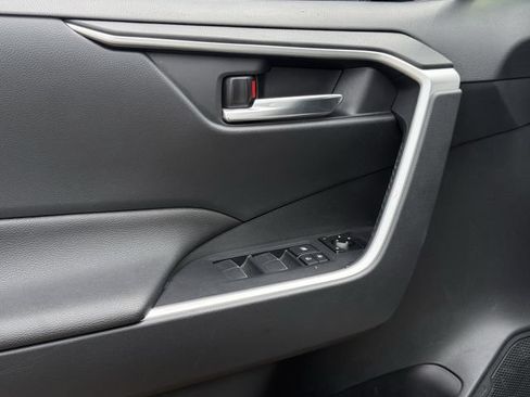 Used 2019 Toyota RAV4 XLE Premium FWD image 26