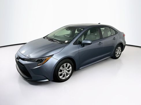 Used 2025 Toyota Corolla LE w/ Convenience Package FWD image 3