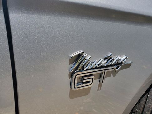 Used 2010 Ford Mustang GT Premium RWD image 10