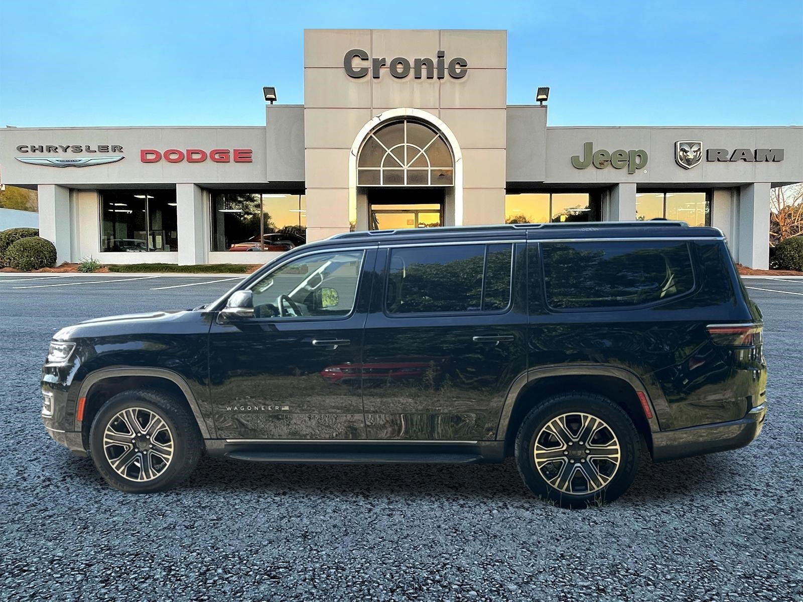 Used 2022 Jeep Wagoneer Series III w/ Flexible Seating Group RWD image 6