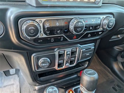 Used 2023 Jeep Gladiator Overland w/ Cold Weather Group image 12