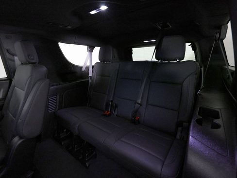 Used 2025 Chevrolet Suburban Z71 w/ Comfort Package image 16