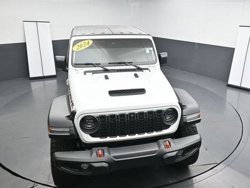 Used 2024 Jeep Gladiator Mojave w/ Technology Group AWD/4WD image 15
