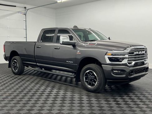 Used 2025 RAM 3500 Laramie AWD/4WD image 5