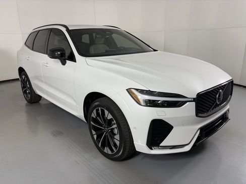 New 2026 Volvo XC60 B5 Plus w/ Climate Package PRO image 2