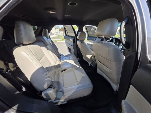 Used 2014 Ford Explorer XLT w/ Equipment Group 202A FWD image 16