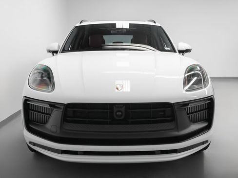 Certified 2025 Porsche Macan GTS image 8