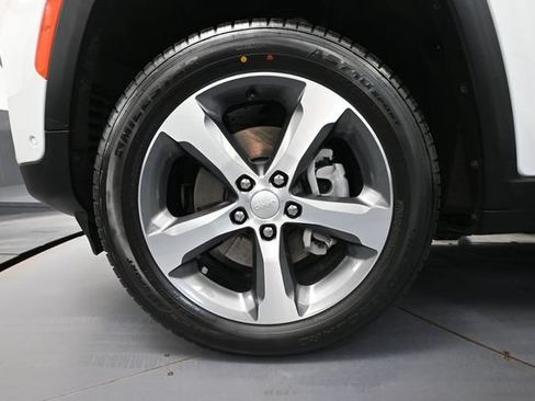 Used 2023 Jeep Grand Cherokee 4WD 4xe w/ Luxury Tech Group II image 18