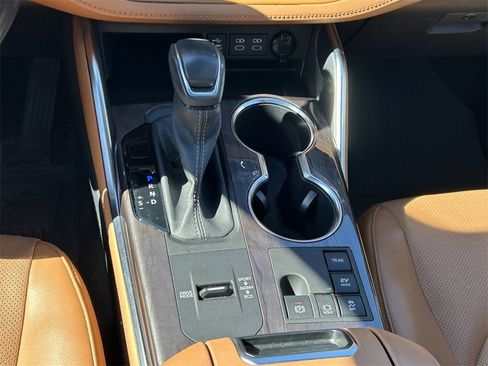 Used 2023 Toyota Highlander Platinum image 25