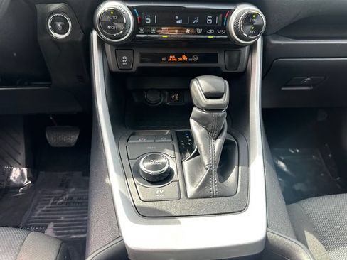 Certified 2025 Toyota RAV4 XLE AWD/4WD image 28