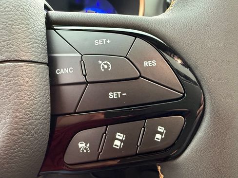 New 2027 Chrysler Pacifica Pinnacle w/ Theater Group FWD image 16