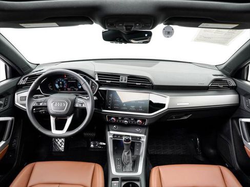 Certified 2025 Audi Q3 2.0T Premium Plus w/ Premium Plus Package image 19