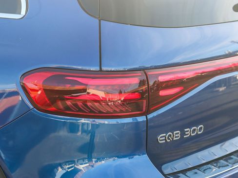 Used 2024 Mercedes-Benz EQB 300 4MATIC image 8