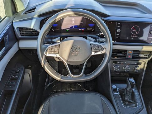 Certified 2022 Volkswagen Taos SE w/ Driver Assistance Package image 14