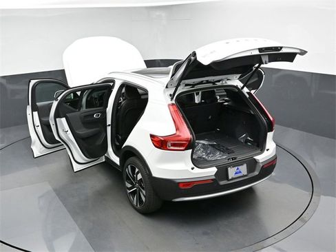 Used 2024 Volvo XC40 B5 Plus w/ Protection Package Premier image 48