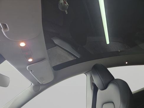Used 2024 Tesla Model Y Performance AWD/4WD image 30