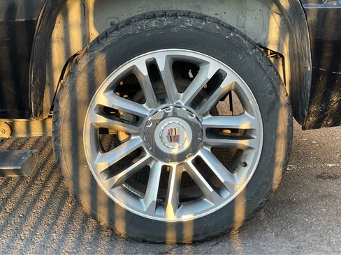 Used 2014 Cadillac Escalade Premium image 10